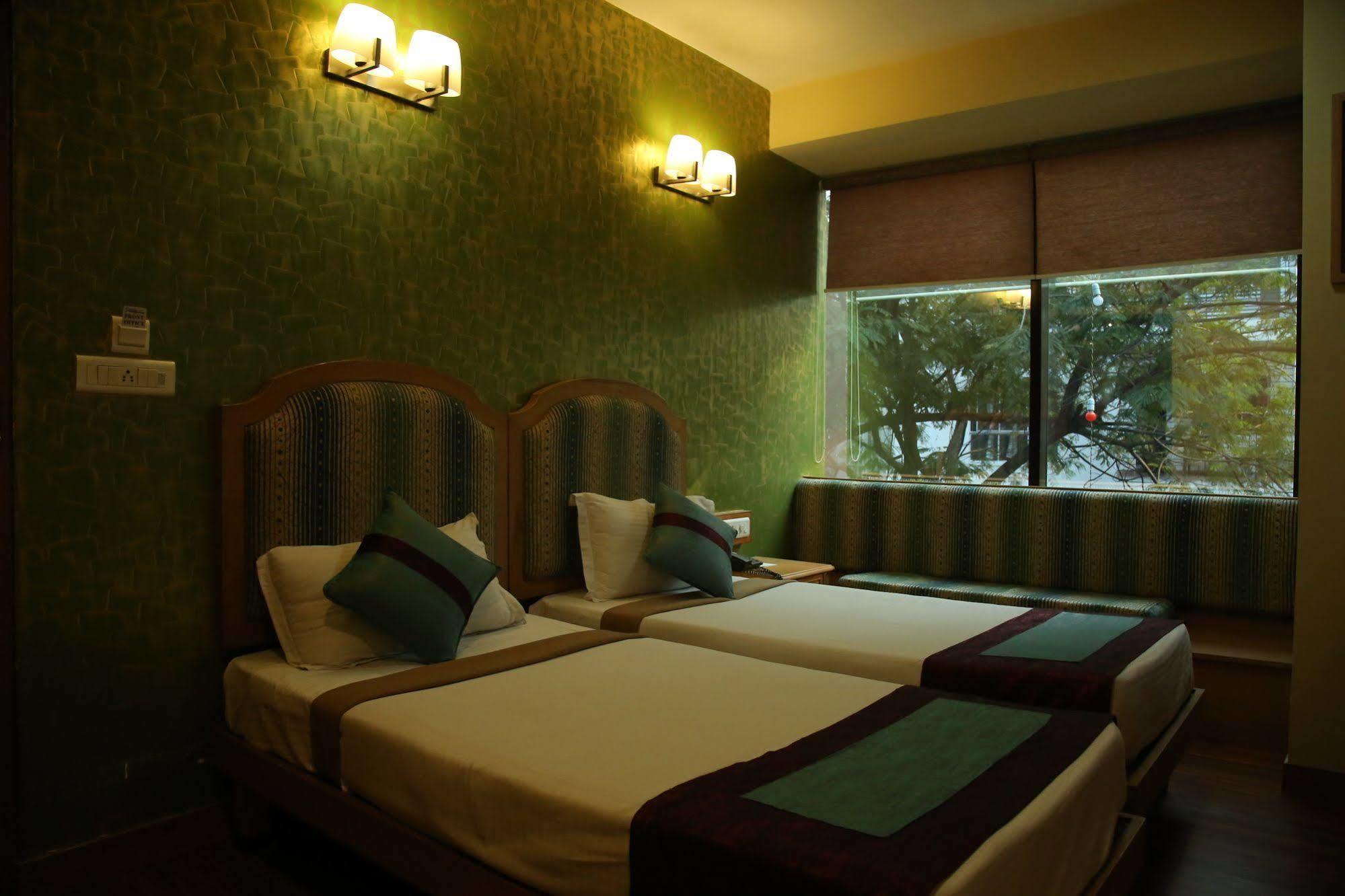 Hotel Sudesh Tower Kolkata